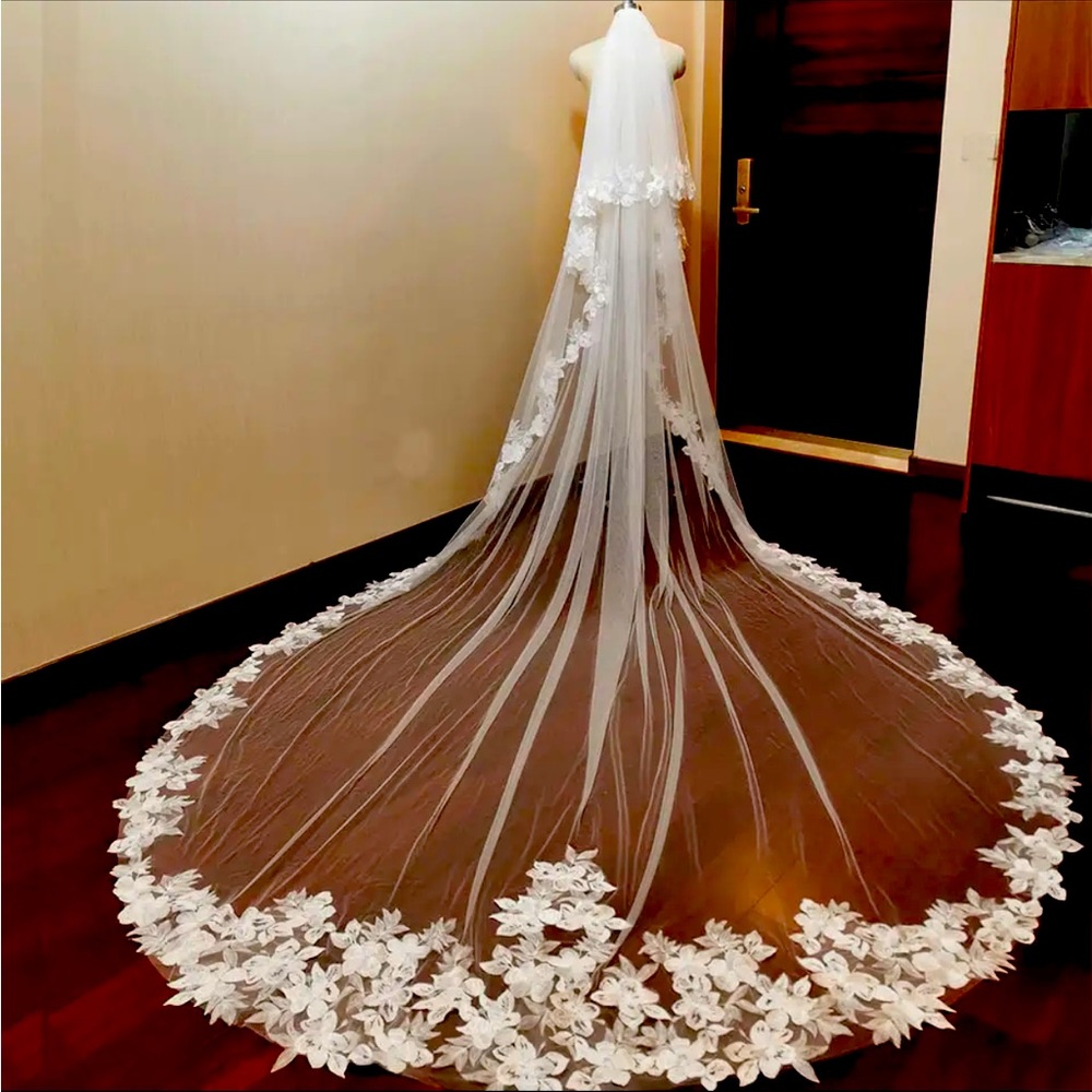 Elegant White Floral Bridal Veil